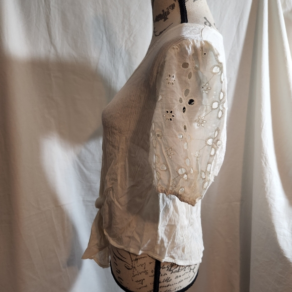 LUQ Vneck Eyelet Sleeve Front Tie Blouse - Picture 4 of 8